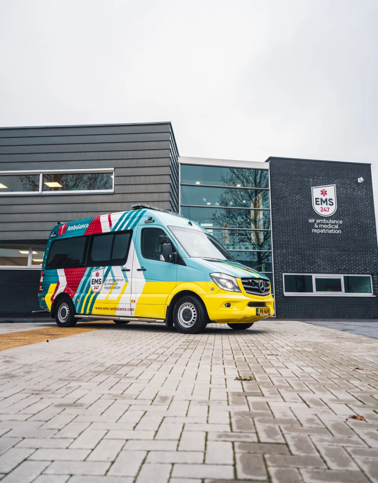 11 EMS ambulance nieuw